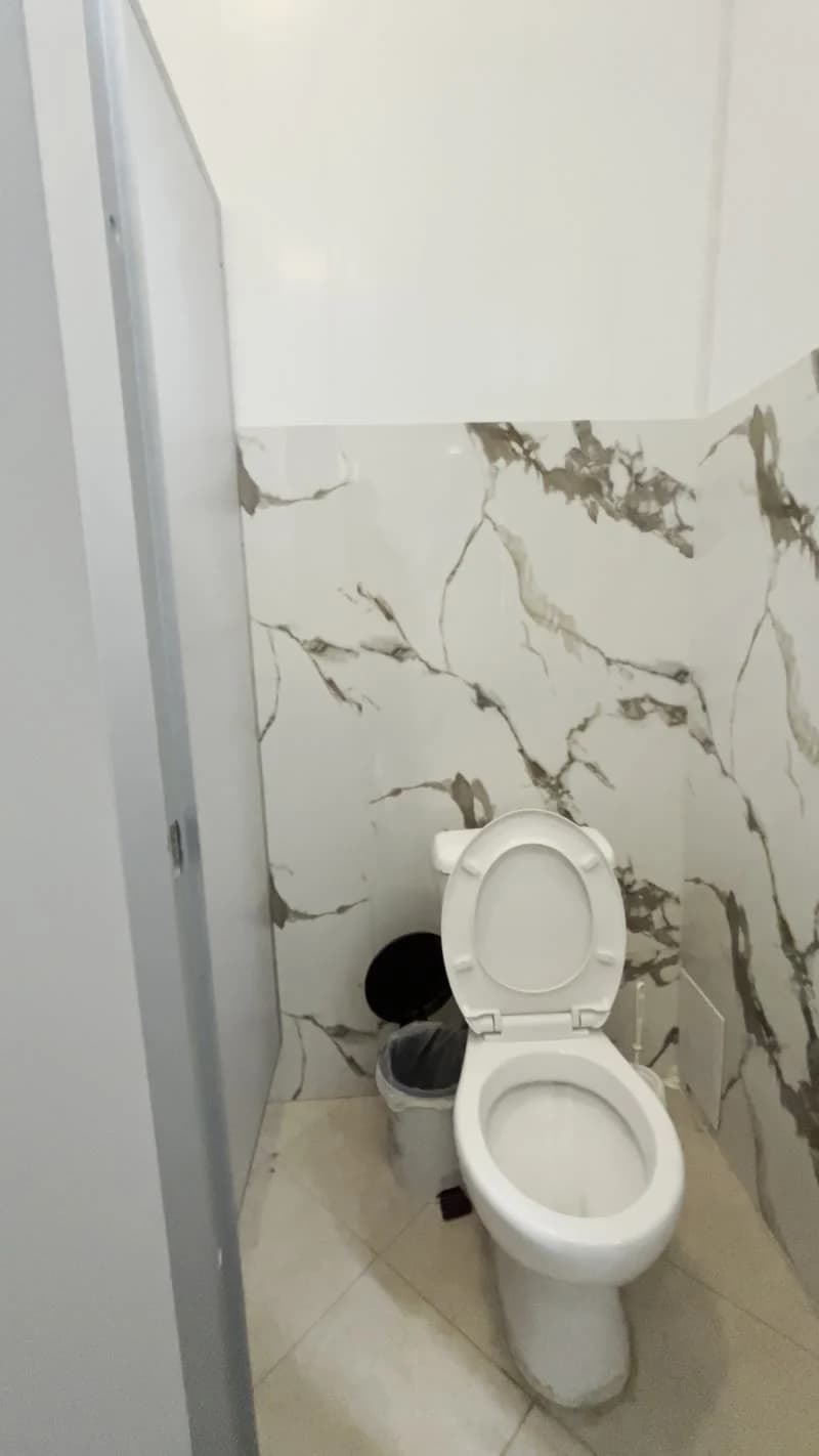 Тоалетната се преобрази за часове