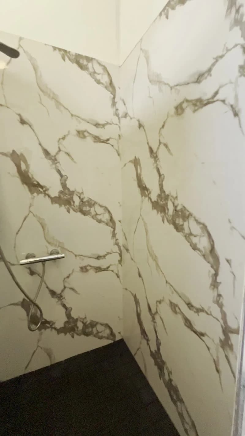 Душ зоната — без фаянс, без проблеми